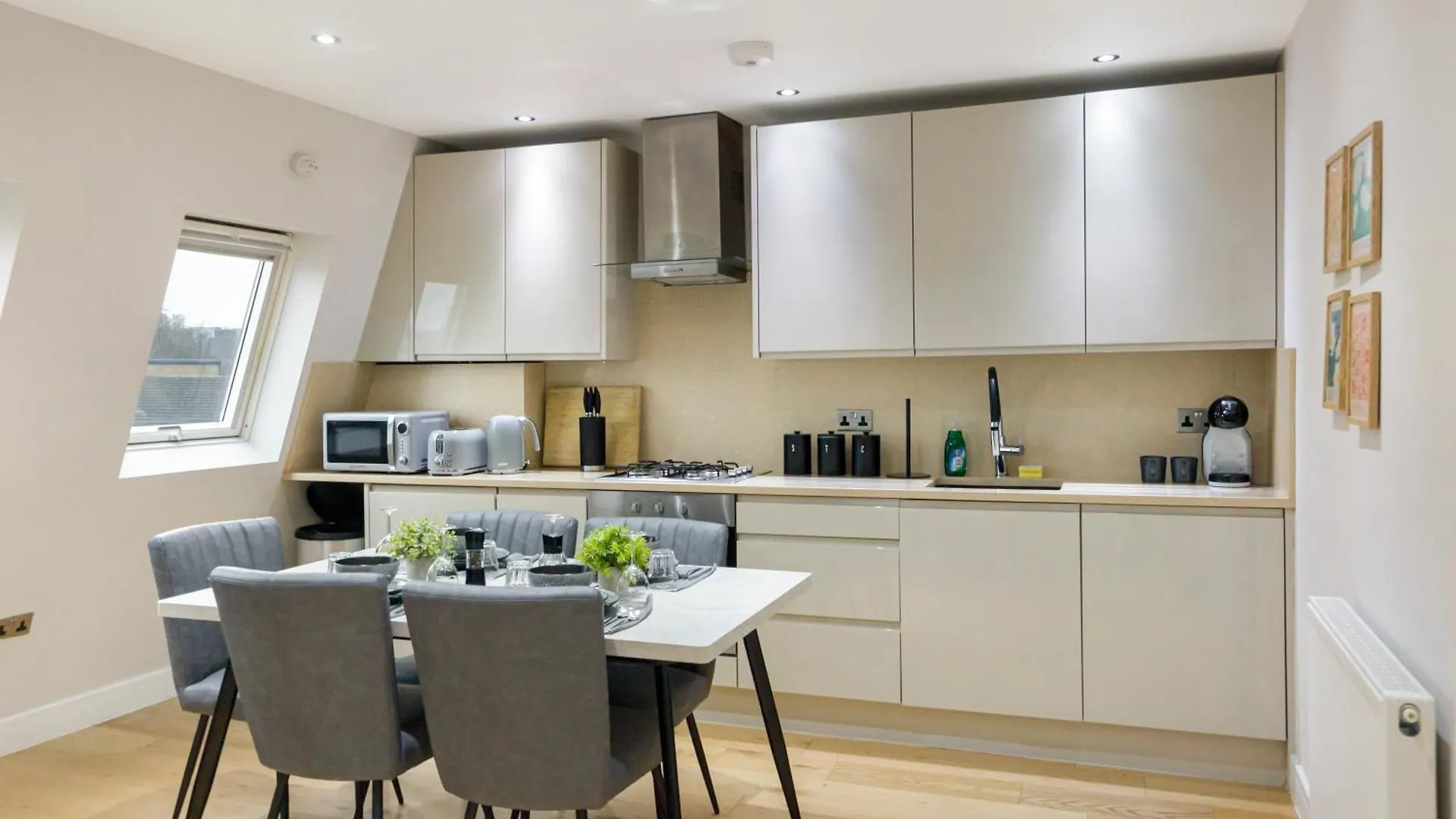 Brick Lane Chill - 2 Bdr - 8 Ppl Apartment London 0*,  United Kingdom